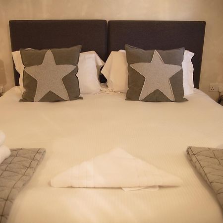 The White Hart Hotel Somerton  Buitenkant foto