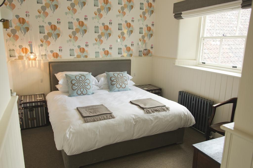 The White Hart Hotel Somerton  Kamer foto
