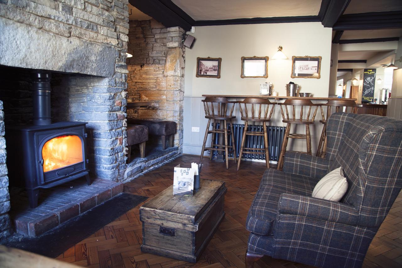The White Hart Hotel Somerton  Buitenkant foto